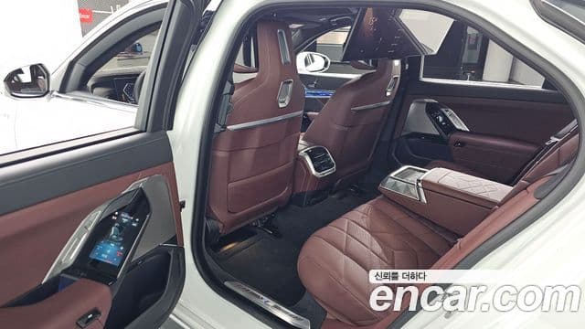 BMW 7 Series 2025 — Şəkil 13/20