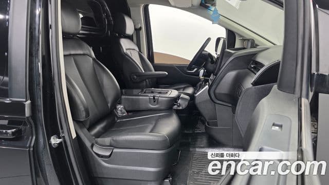 Hyundai Staria 2021 — ფოტო 16/20