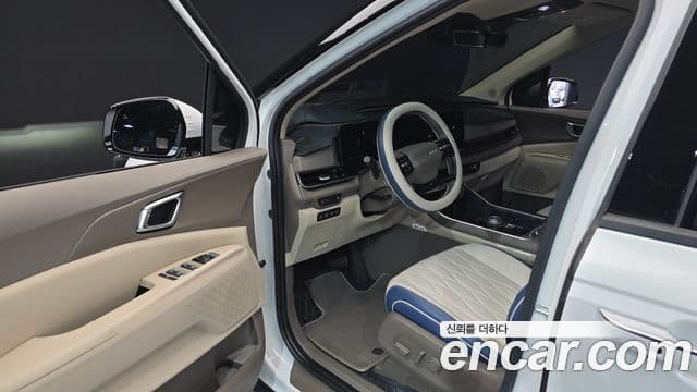 Kia Carnival 2025 — фото 10 из 20