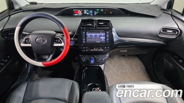 Toyota Prius 2018 — ფოტო 7/20