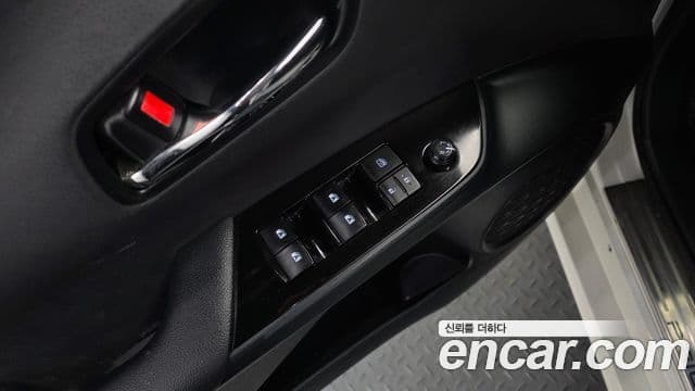 Toyota Prius 2018 — ფოტო 17/20
