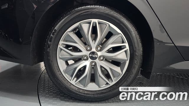 Kia K5 2022 — ფოტო 5/20