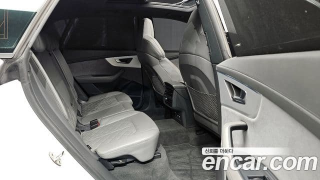 Audi Q7 2020 — Şəkil 11/20