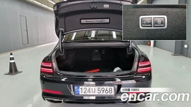 Genesis Electrified G80 2022 — Şəkil 17/18