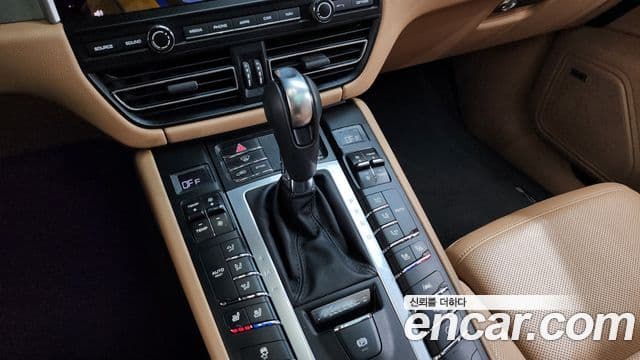 Porsche Macan 2021 — Şəkil 9/20