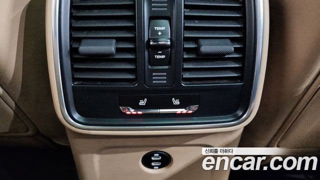 Porsche Macan 2021 — Şəkil 19/20