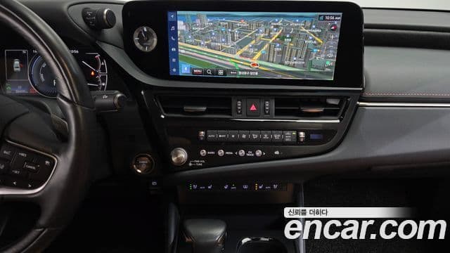 Lexus ES300h 2024 — Photo 2/20