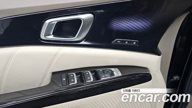 Kia Carnival 2022 — ფოტო 17/20