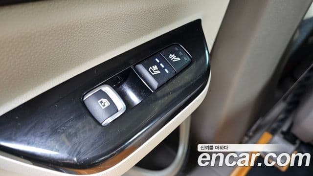 Kia Carnival 2022 — ფოტო 19/20