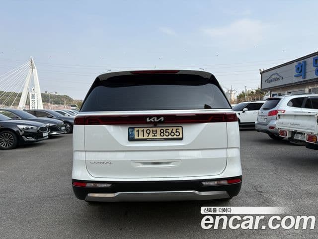 Kia Carnival 2022 — Şəkil 14/17