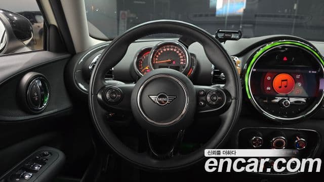 Mini Cooper Clubman 2021 — Photo 17/20
