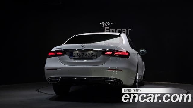 Mercedes-Benz E-Class 2023 — фото 4 из 20