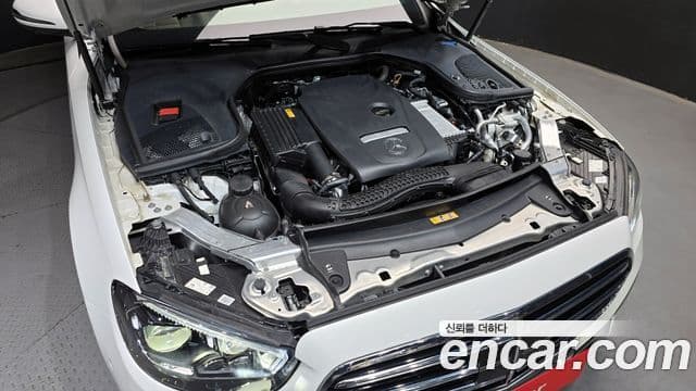 Mercedes-Benz E-Class 2023 — ფოტო 6/20