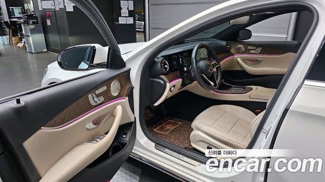 Mercedes-Benz E-Class 2023 — фото 10 из 20