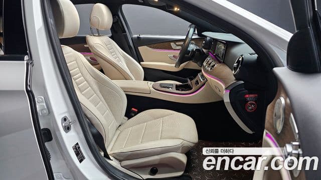 Mercedes-Benz E-Class 2023 — фото 11 из 20