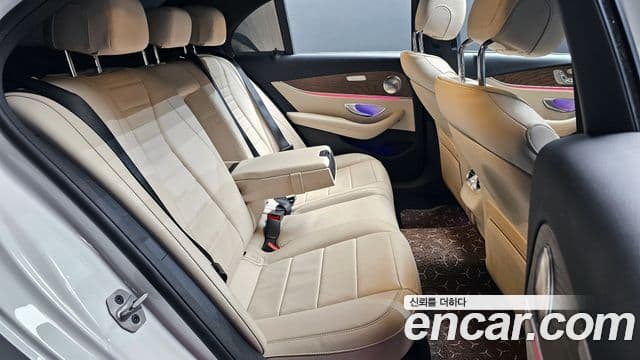 Mercedes-Benz E-Class 2023 — ფოტო 12/20