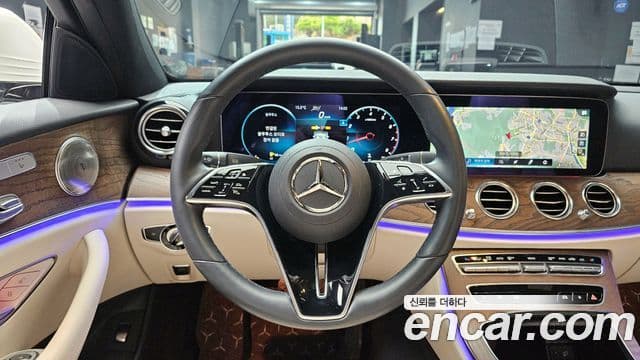 Mercedes-Benz E-Class 2023 — ფოტო 14/20