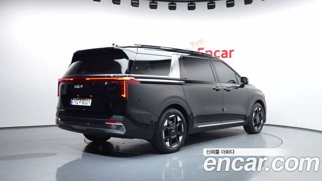 Kia Carnival 2023 — Фото 2/20