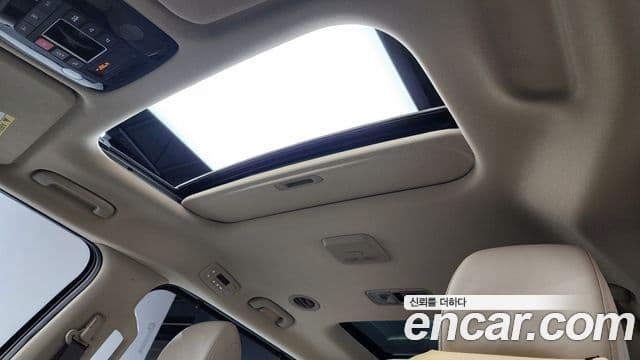 Kia Carnival 2023 — Фото 19/20