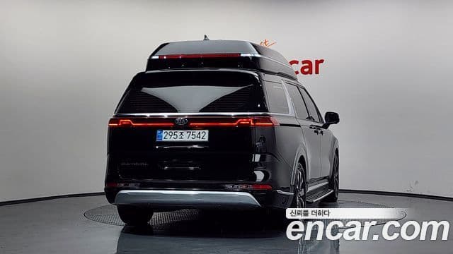 Kia Carnival 2021 — Фото 4/20