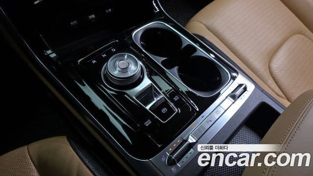 Kia Carnival 2022 — ფოტო 7/20