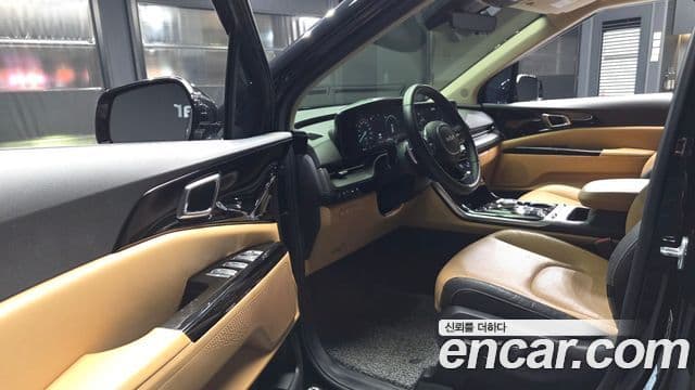 Kia Carnival 2022 — ფოტო 8/20