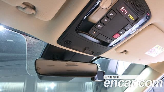 Kia Carnival 2022 — ფოტო 18/20