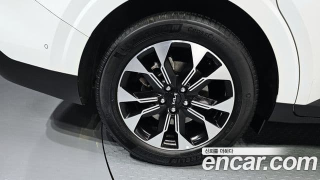 Kia Carnival 2023 — ფოტო 4/20