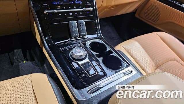 Kia Carnival 2023 — ფოტო 8/20