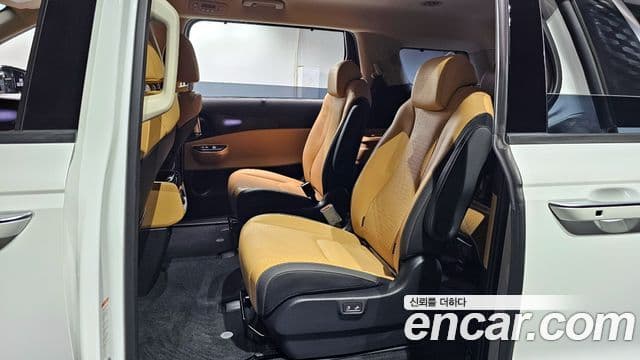 Kia Carnival 2023 — ფოტო 12/20