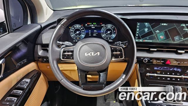 Kia Carnival 2023 — ფოტო 13/20
