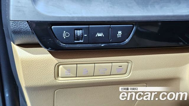 Kia Carnival 2023 — ფოტო 14/20