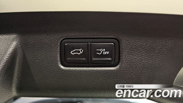 Kia Carnival 2023 — ფოტო 19/20