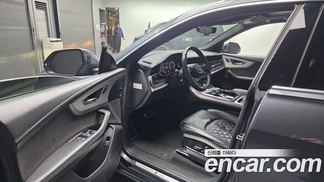 Audi Q7 2021 — Şəkil 10/20