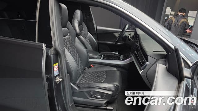Audi Q7 2021 — Şəkil 12/20