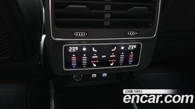 Audi Q7 2021 — Şəkil 18/20