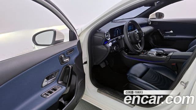 Mercedes-Benz A-Class 2020 — Фото 10/20