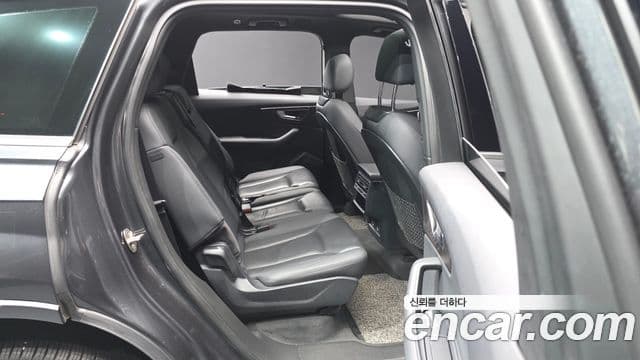 Audi Q7 2021 — Şəkil 12/20