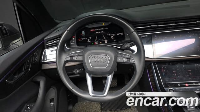 Audi Q7 2021 — Şəkil 13/20