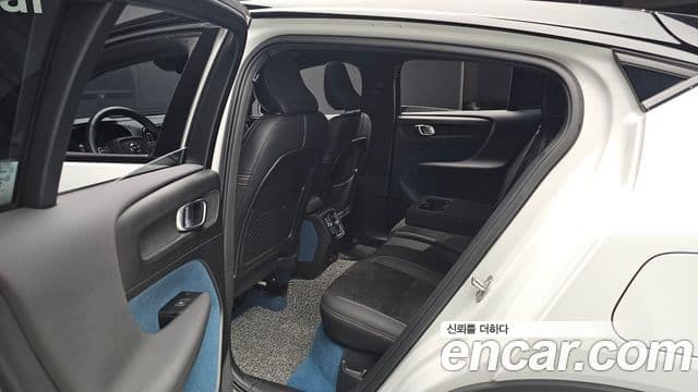 Volvo C40 Recharge 2022 — Şəkil 13/20