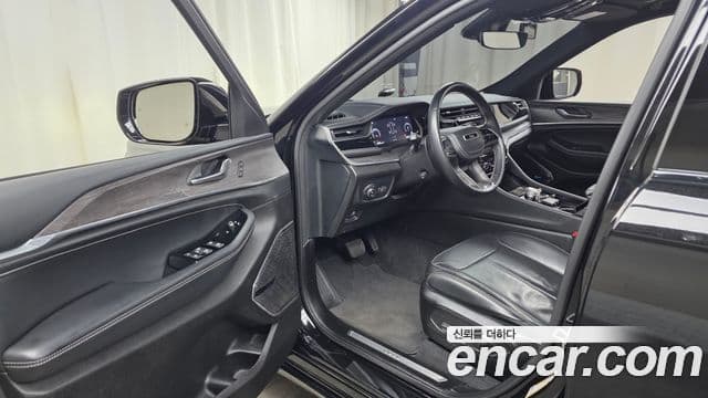 Jeep Grand Cherokee 2022 — ფოტო 10/20