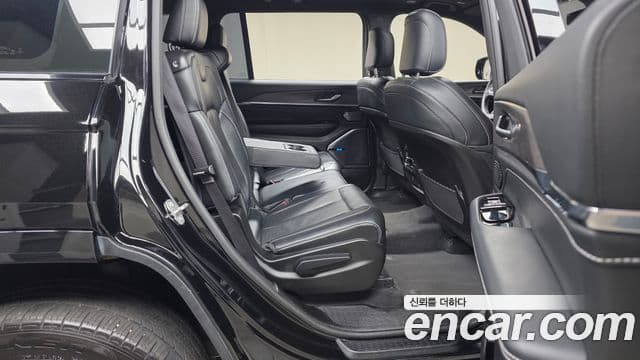 Jeep Grand Cherokee 2022 — ფოტო 12/20