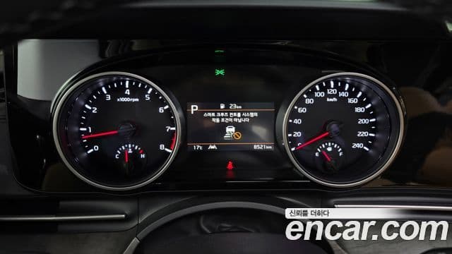 Kia Carnival 2023 — ფოტო 14/20