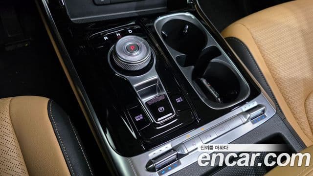 Kia Carnival 2023 — ფოტო 15/20