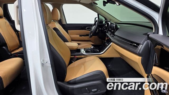 Kia Carnival 2023 — ფოტო 17/20