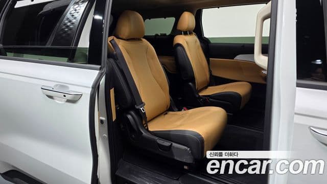 Kia Carnival 2023 — ფოტო 10/20