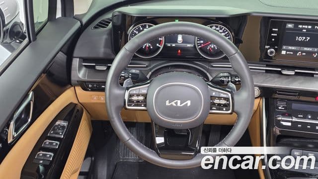 Kia Carnival 2023 — ფოტო 2/20