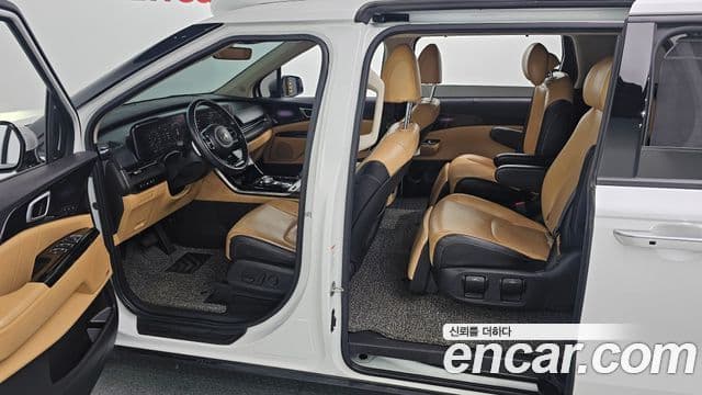 Kia Carnival 2020 — фото 12 из 20