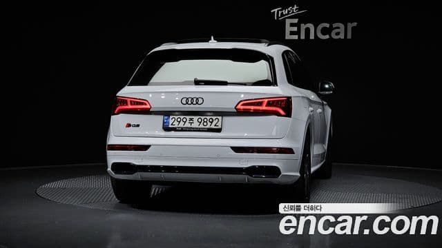 Audi Q5 2020 — ფოტო 4/20