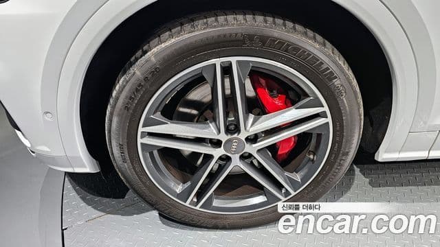 Audi Q5 2020 — ფოტო 5/20